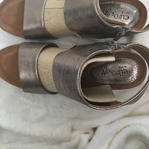 EUROSOFT Shoes - WOMENS COMFORT 9M SANDAL EUROSOFT 2.25” HEEL BRASS EUROSOFT Shoes - WOMENS COMFORT 9M SANDAL EUROSOFT 2.25” HEEL BRASS